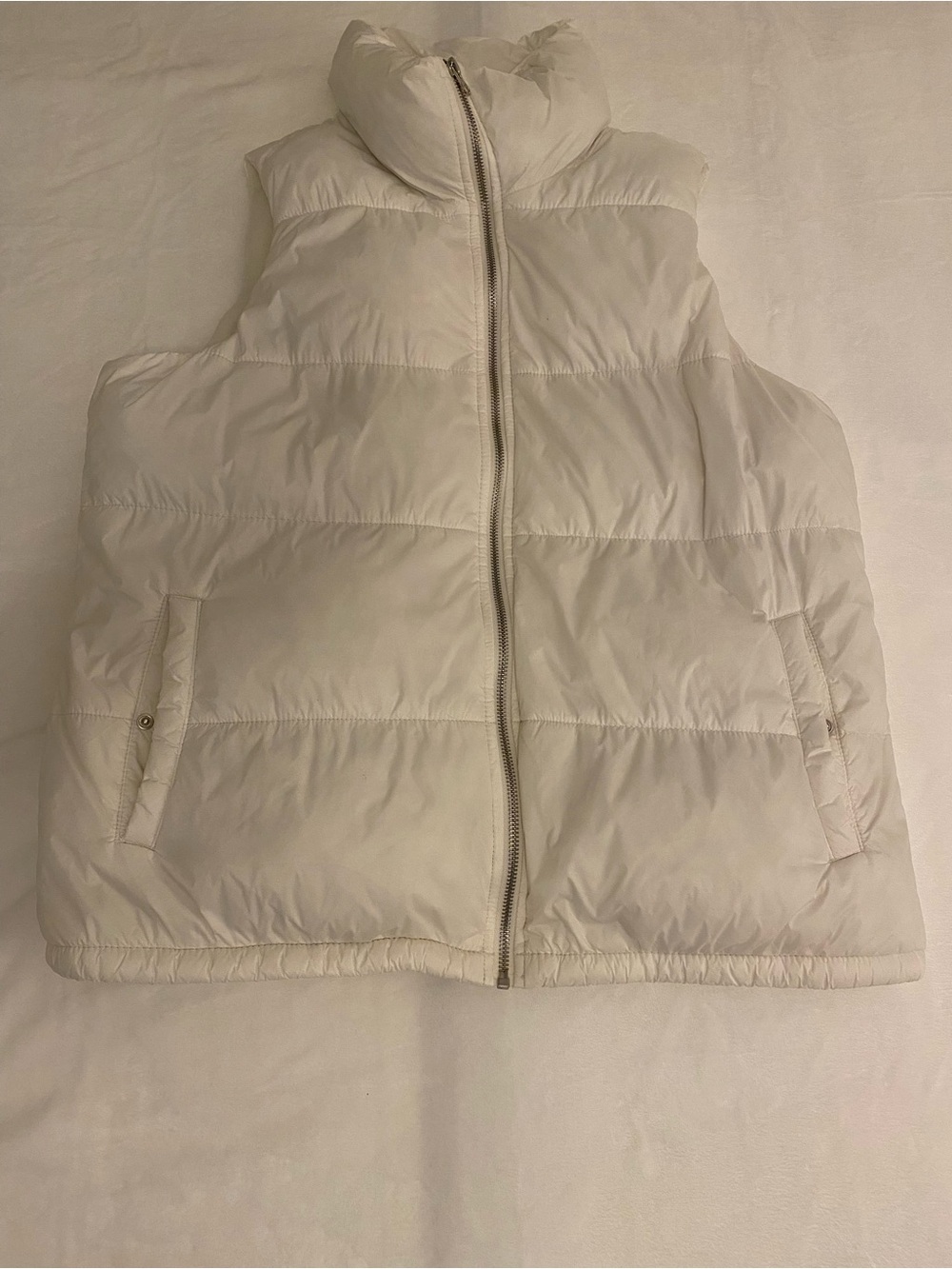 Old Navy Women’s Cream Puffer Vest Size L